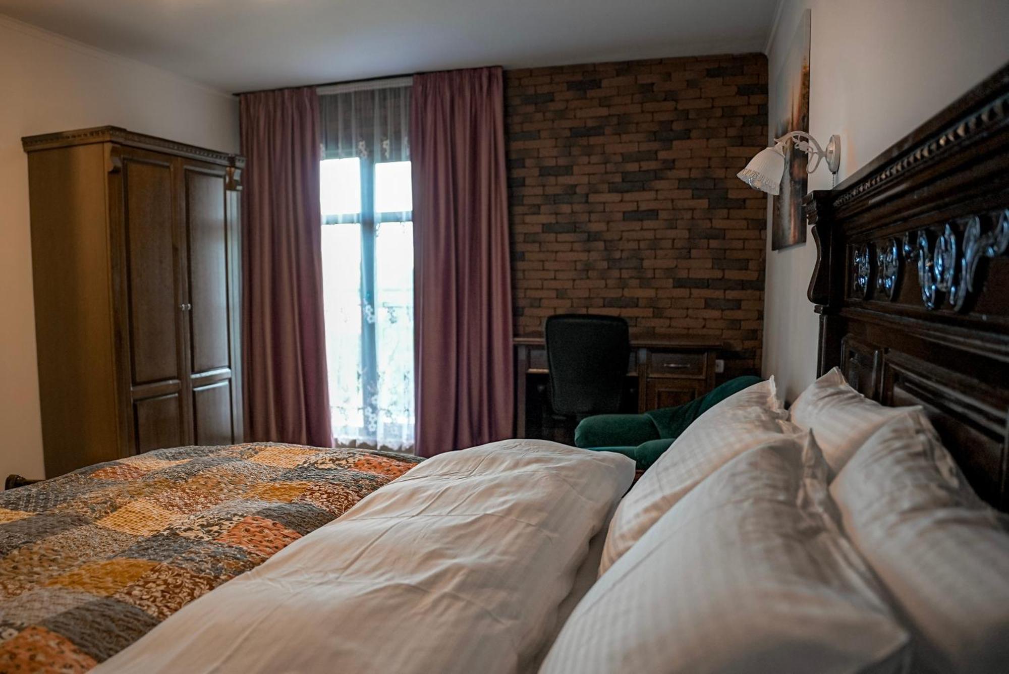 Boutique Marlen Bed & Breakfast Ghimbav Exterior photo