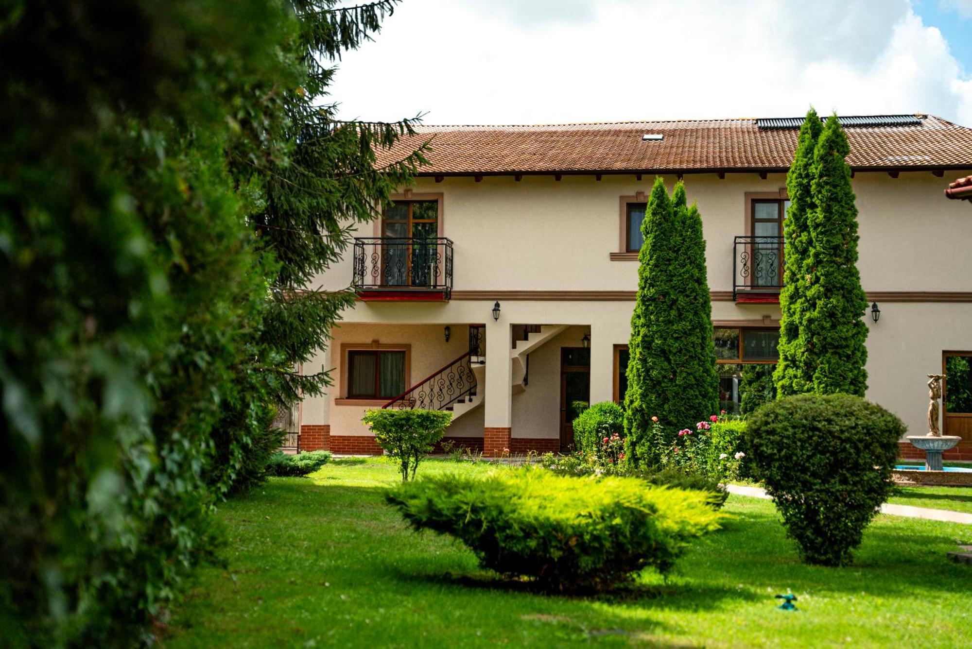 Boutique Marlen Bed & Breakfast Ghimbav Exterior photo