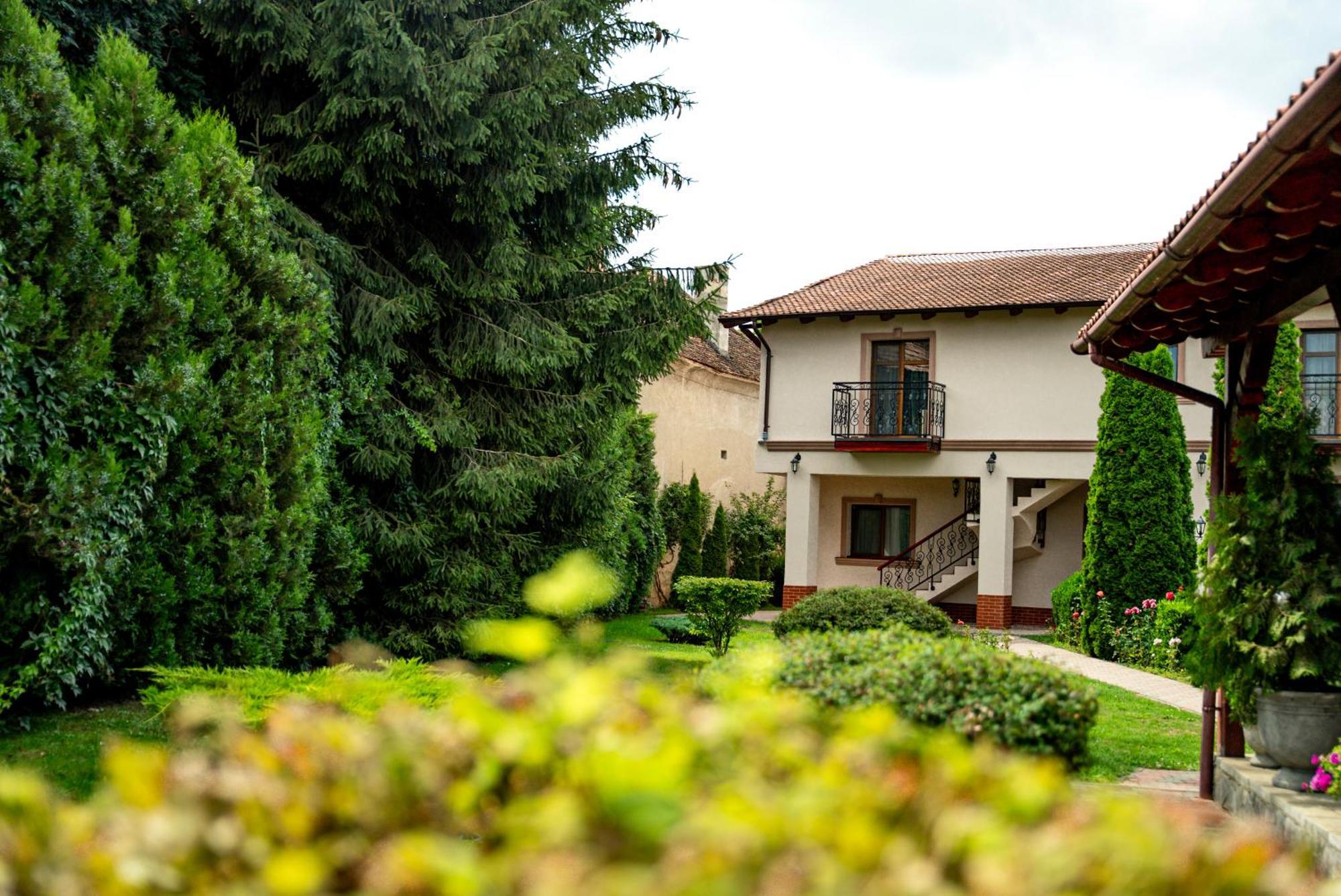 Boutique Marlen Bed & Breakfast Ghimbav Exterior photo