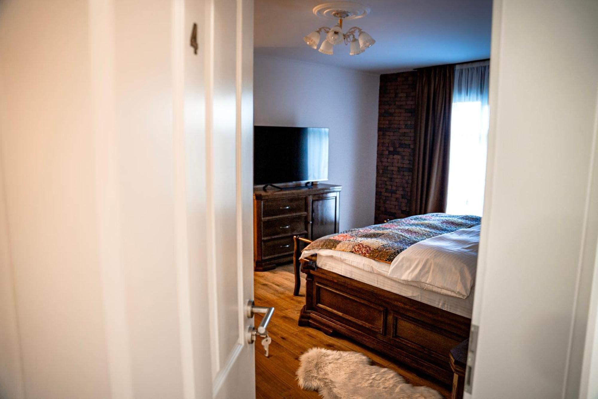 Boutique Marlen Bed & Breakfast Ghimbav Exterior photo