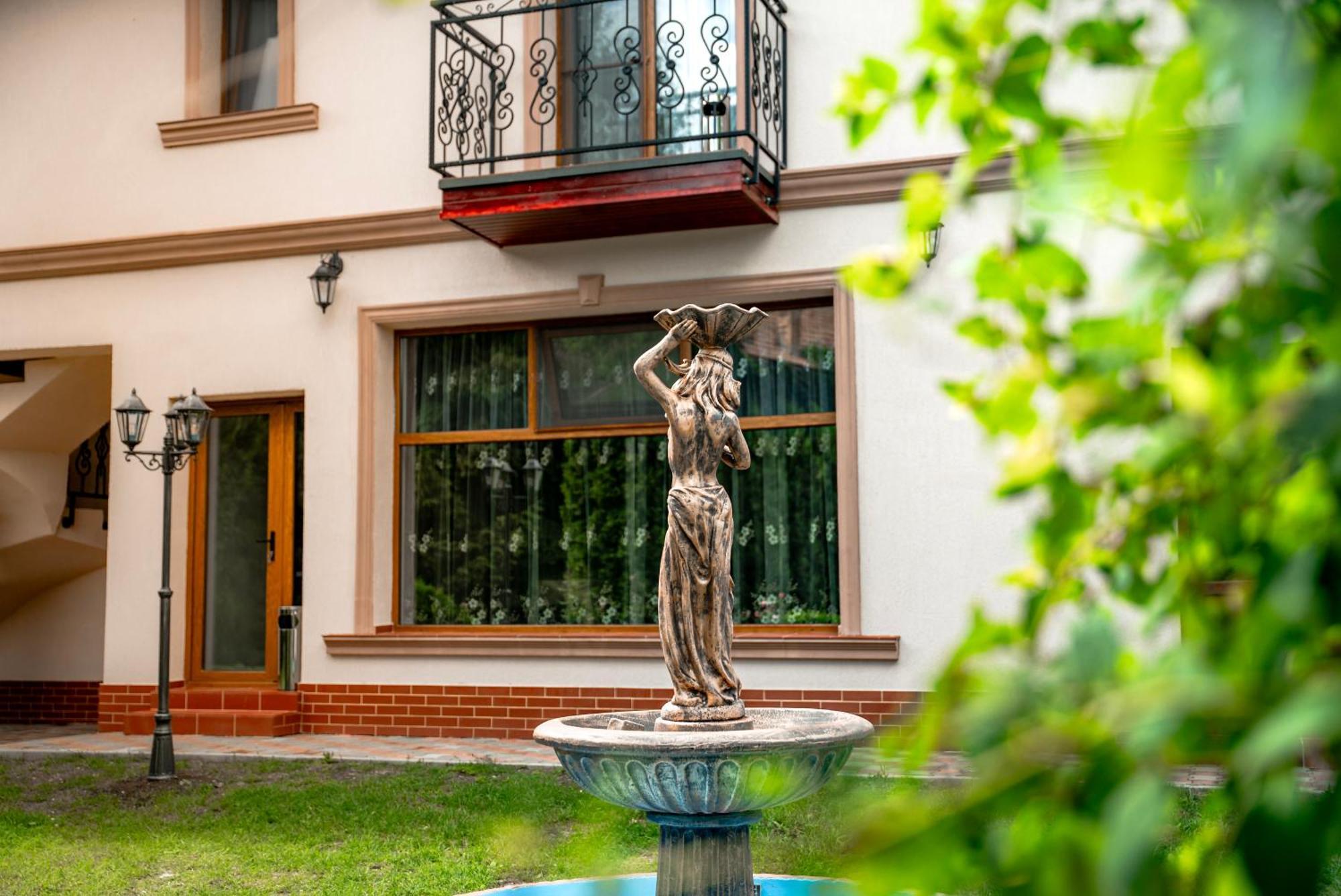 Boutique Marlen Bed & Breakfast Ghimbav Exterior photo