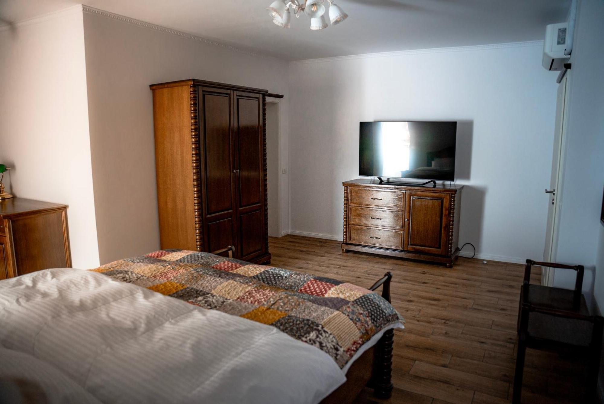 Boutique Marlen Bed & Breakfast Ghimbav Exterior photo